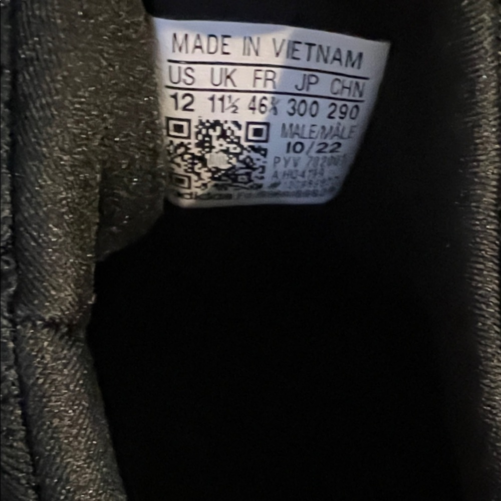 Adidas Ultraboost 1.0 Men Sneakers - Picture 4 of 5